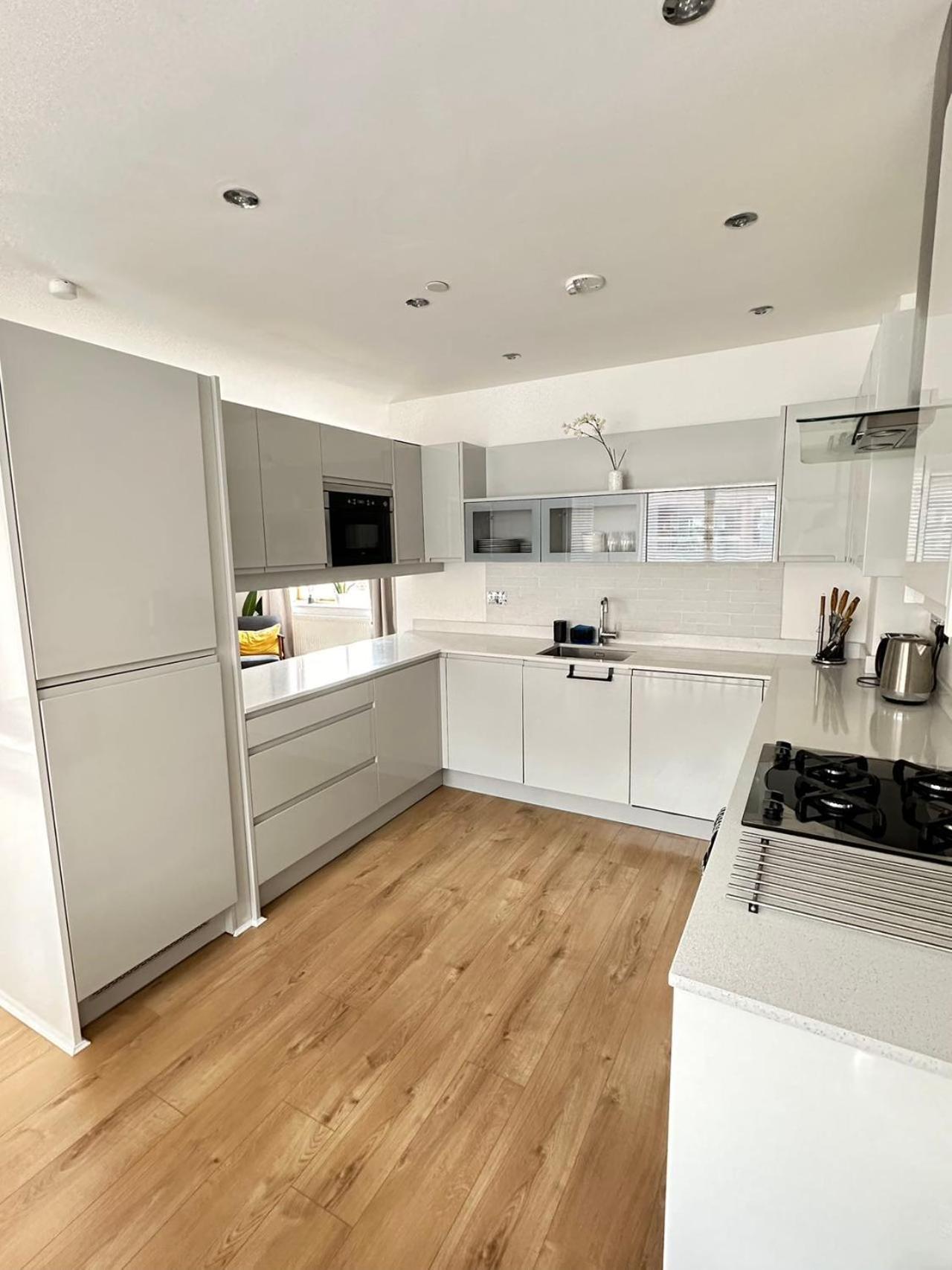 Spacious 4Br 4Ba Gated Townhouse With Balconies, Central Jq バーミンガム エクステリア 写真