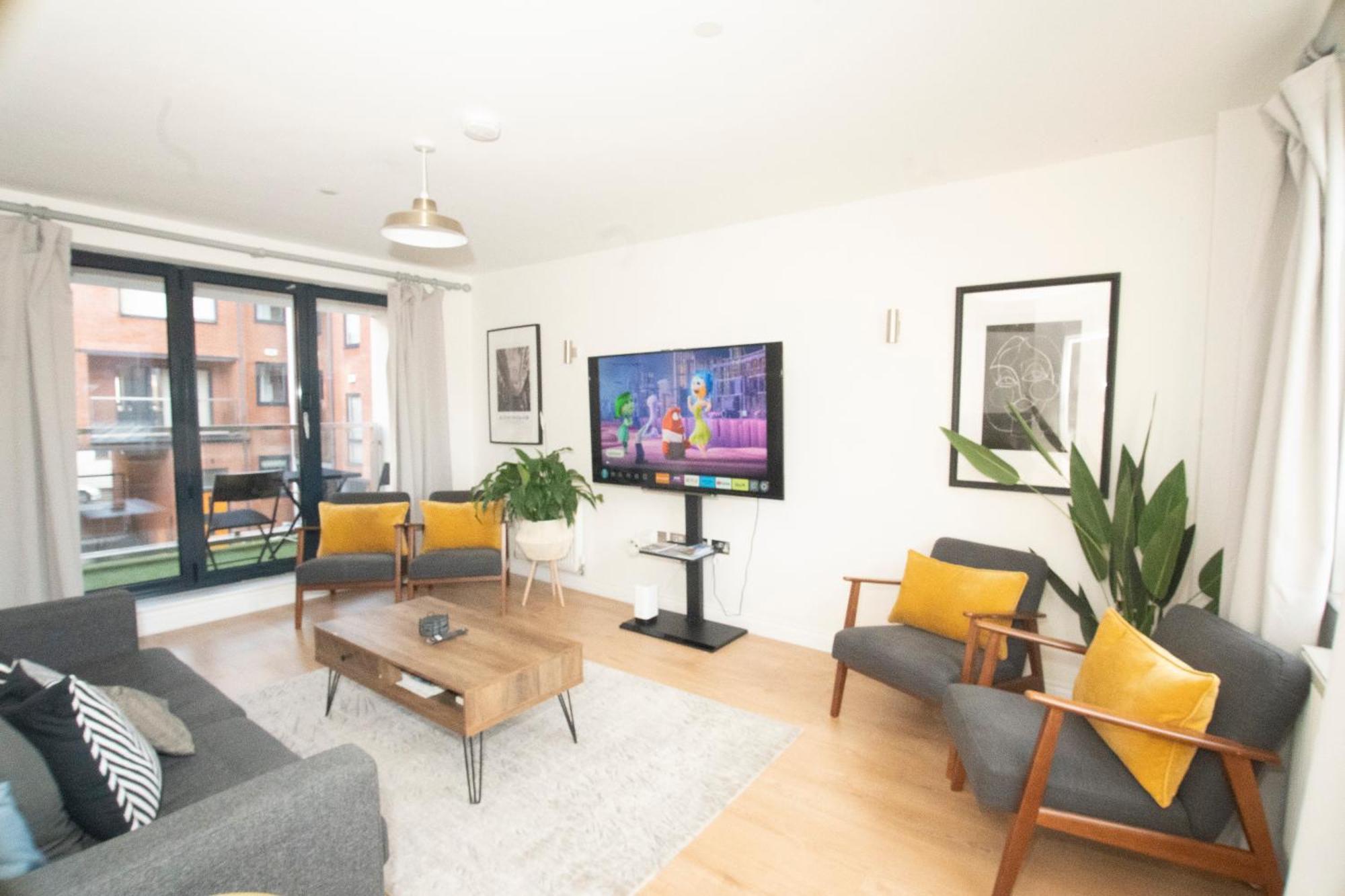 Spacious 4Br 4Ba Gated Townhouse With Balconies, Central Jq バーミンガム エクステリア 写真