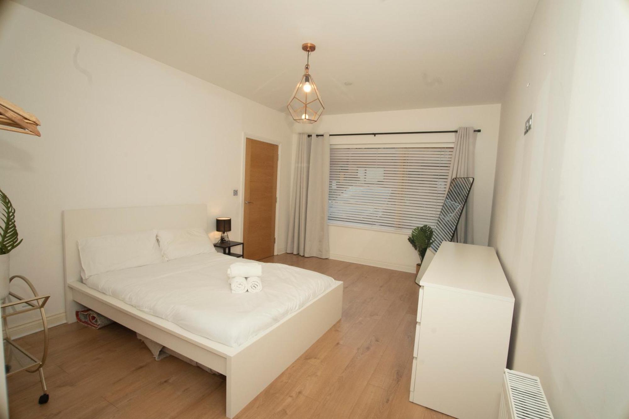 Spacious 4Br 4Ba Gated Townhouse With Balconies, Central Jq バーミンガム エクステリア 写真