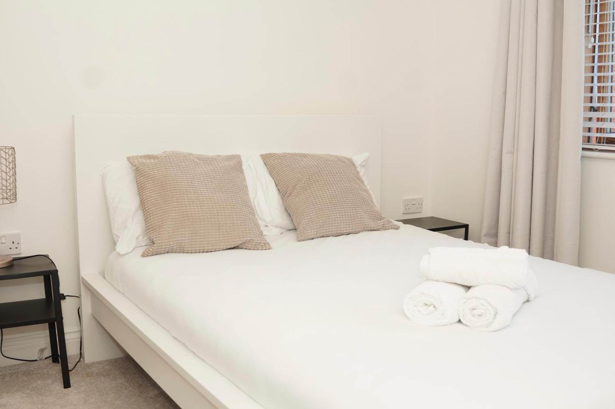 Spacious 4Br 4Ba Gated Townhouse With Balconies, Central Jq バーミンガム エクステリア 写真