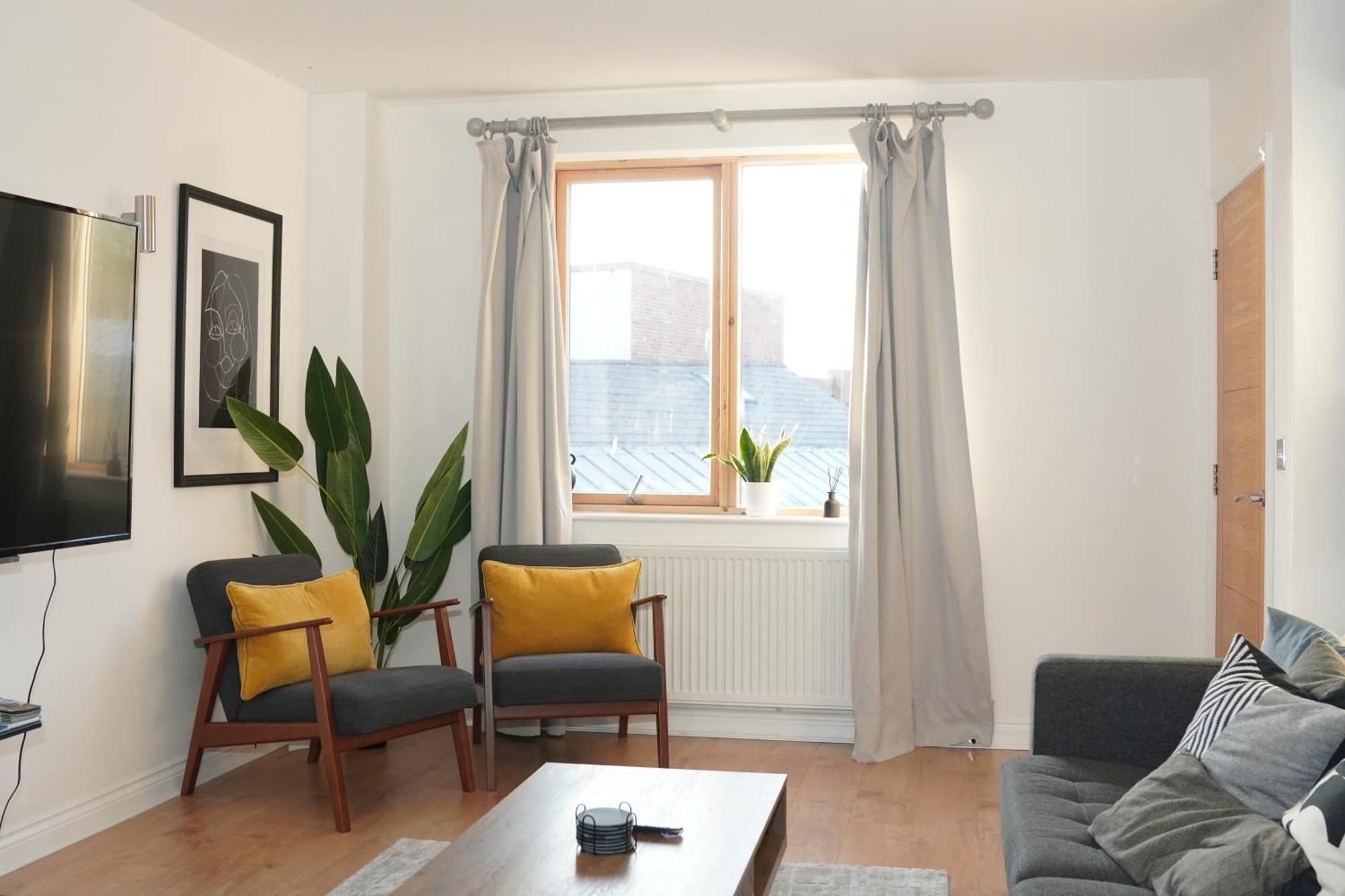 Spacious 4Br 4Ba Gated Townhouse With Balconies, Central Jq バーミンガム エクステリア 写真