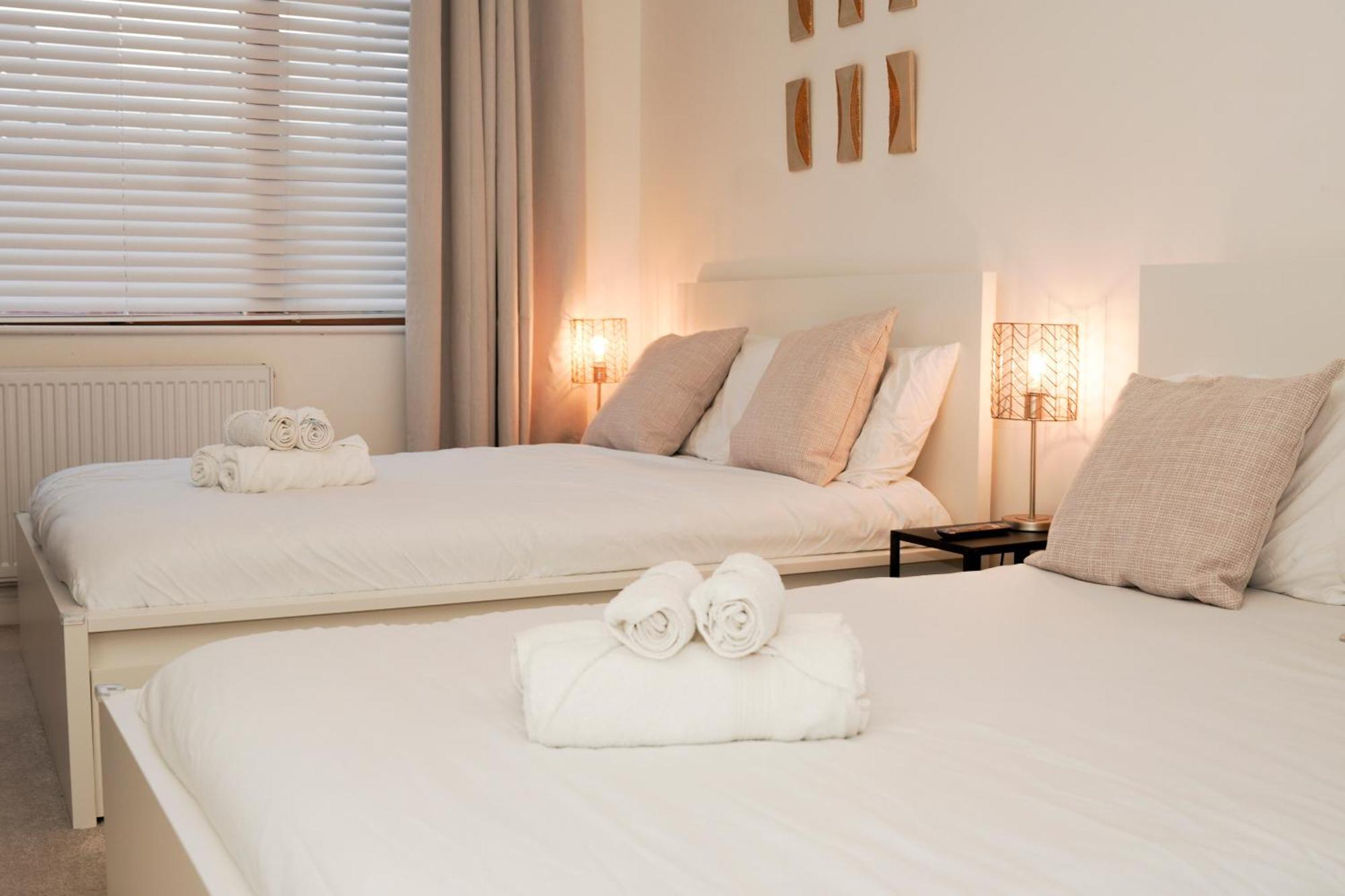 Spacious 4Br 4Ba Gated Townhouse With Balconies, Central Jq バーミンガム エクステリア 写真