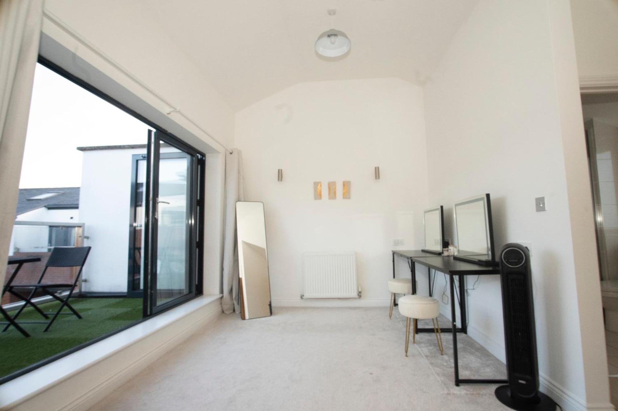 Spacious 4Br 4Ba Gated Townhouse With Balconies, Central Jq バーミンガム エクステリア 写真