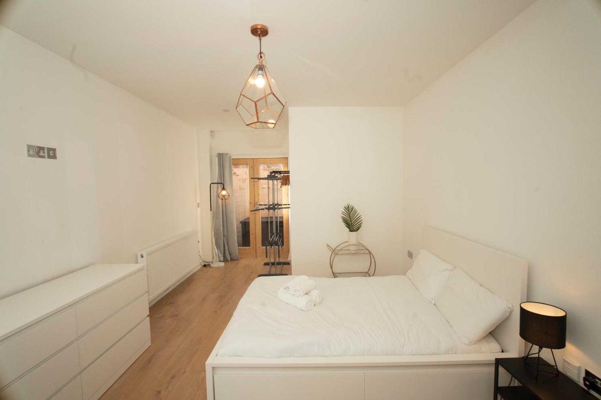 Spacious 4Br 4Ba Gated Townhouse With Balconies, Central Jq バーミンガム エクステリア 写真