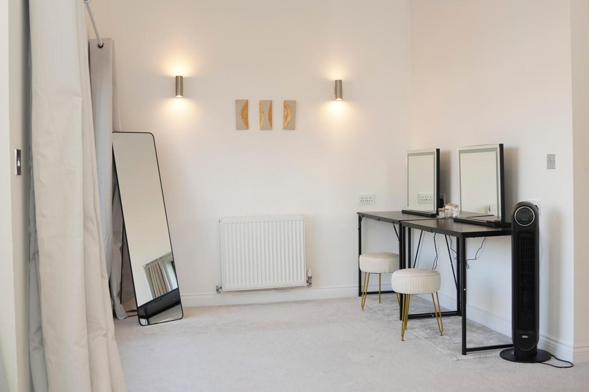 Spacious 4Br 4Ba Gated Townhouse With Balconies, Central Jq バーミンガム エクステリア 写真